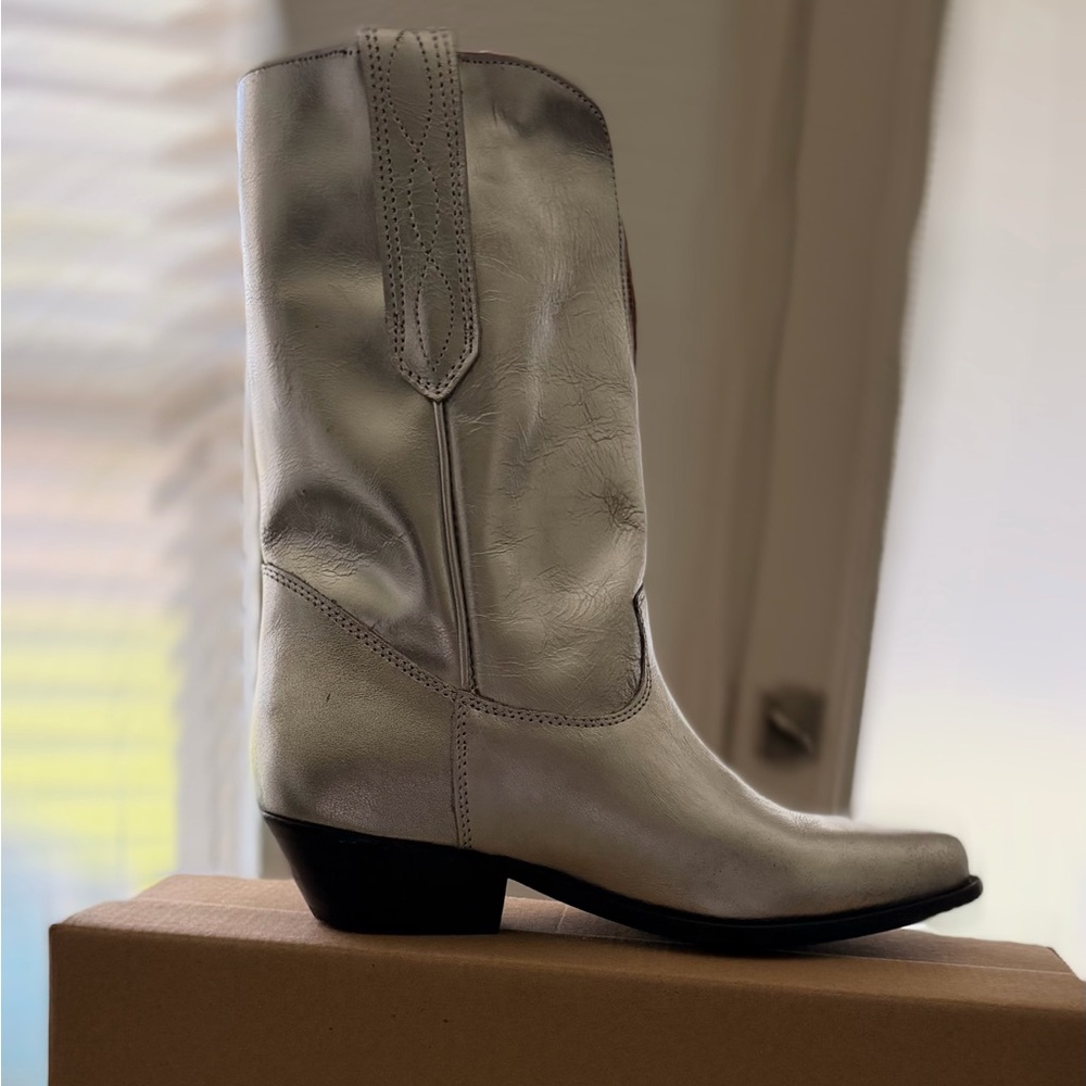 Silver Women's Western Boot - Classic Leather Style